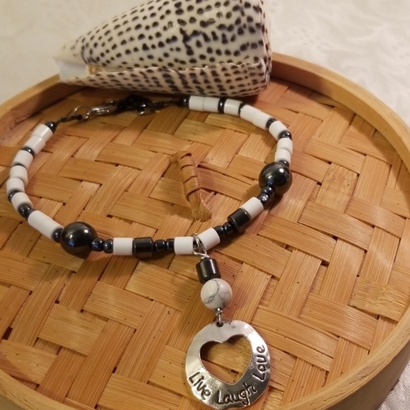 Bohemian style LIVE LAUGH LOVE ankle bracelet - Picture 4 of 6